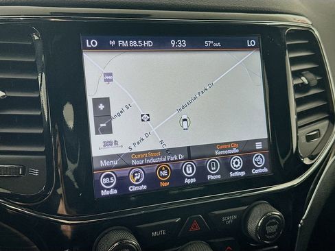 Used 2019 Jeep Grand Cherokee Limited image 19