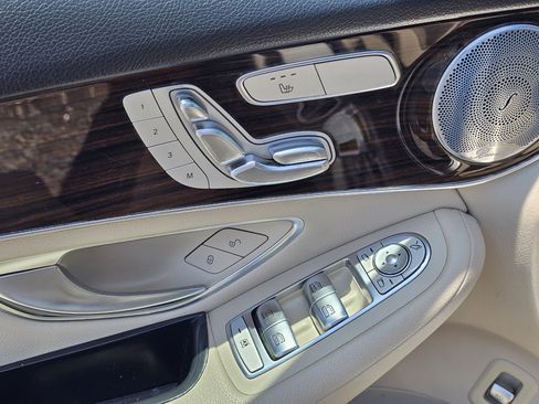Used 2020 Mercedes-Benz GLC 300 image 13