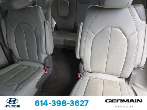 Used 2020 Chrysler Pacifica Touring-L Plus FWD image 19