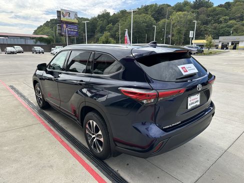 Certified 2021 Toyota Highlander XLE image 7