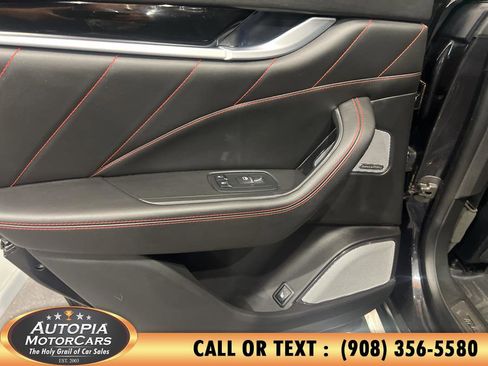 Used 2019 Maserati Levante GranSport image 26