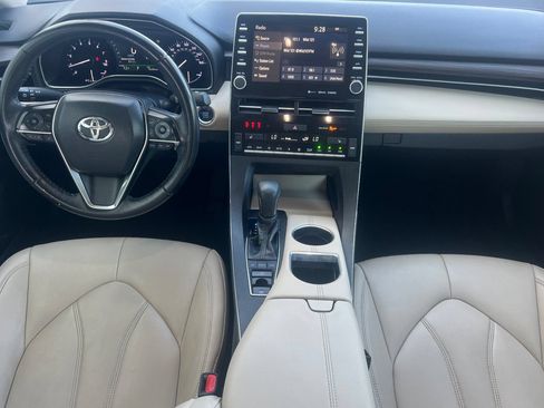 Used 2019 Toyota Avalon XLE w/ Moonroof Package FWD image 10