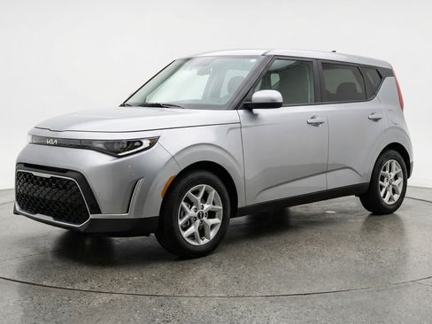 Used 2025 Kia Soul LX w/ LX Technology Package FWD image 3