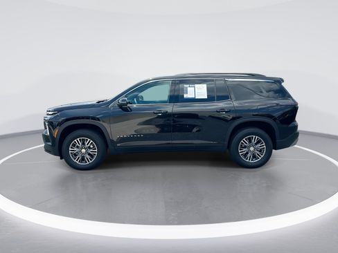 Used 2025 Chevrolet Traverse LT FWD image 6