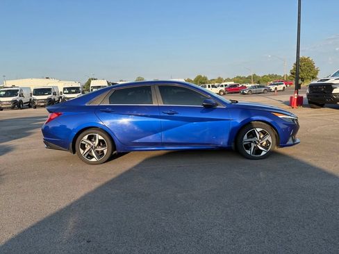 Used 2023 Hyundai Elantra Limited FWD image 9