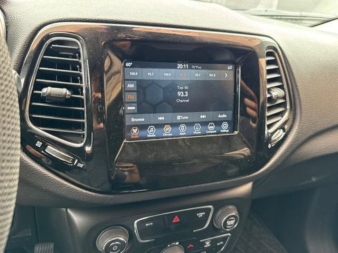 Used 2021 Jeep Compass Latitude FWD image 9