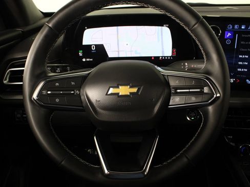 Used 2026 Chevrolet Traverse LT FWD image 8