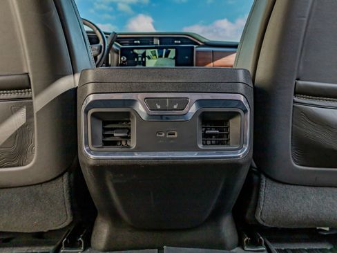 Used 2024 GMC Sierra 3500 Denali Ultimate image 33