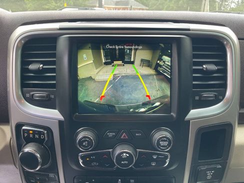 Used 2018 RAM 1500 SLT AWD/4WD image 15