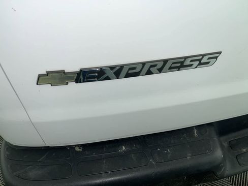 Used 2020 Chevrolet Express 2500 image 11