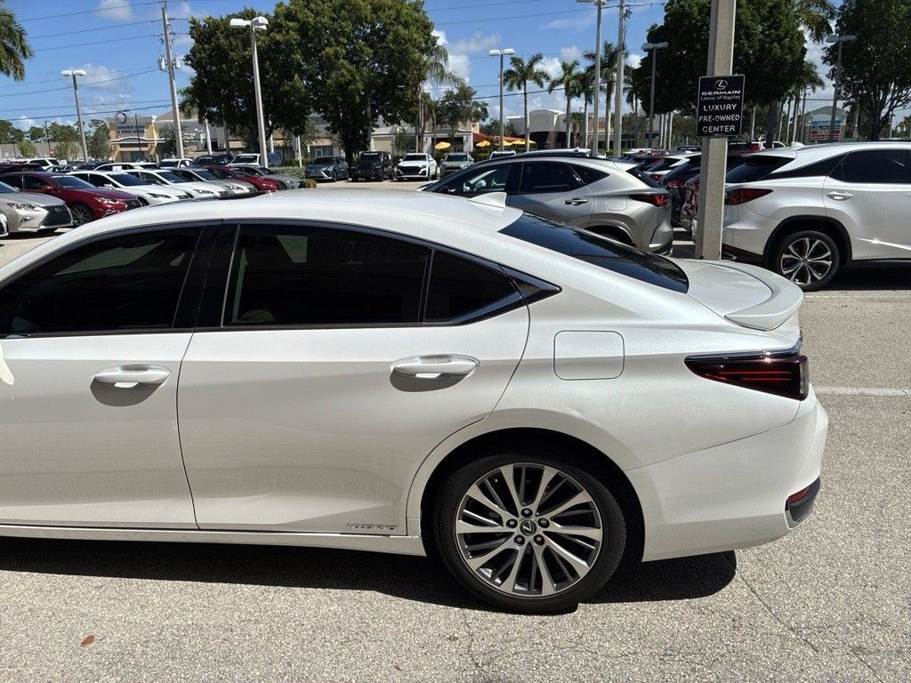 Used 2020 Lexus ES 300h w/ Premium Package FWD image 8