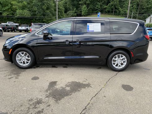 Used 2025 Chrysler Pacifica Select FWD image 15