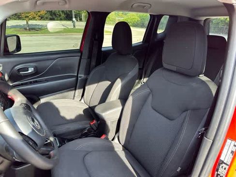 Certified 2022 Jeep Renegade Latitude AWD/4WD image 3