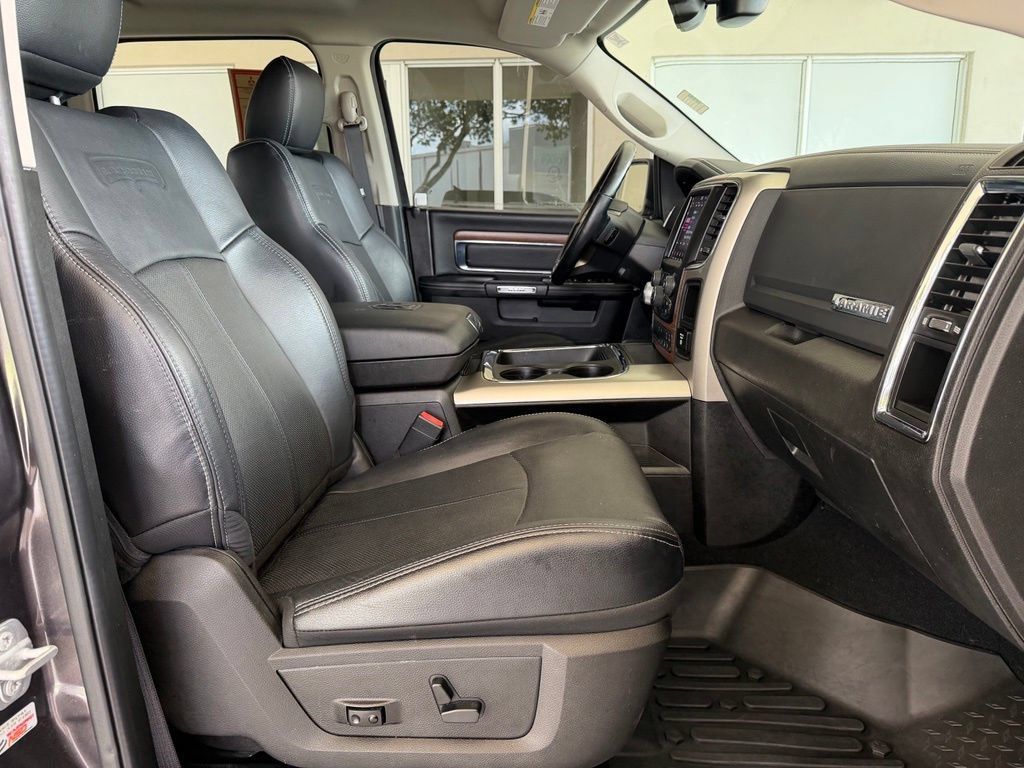 Used 2019 RAM 1500 Laramie w/ Convenience Group AWD/4WD image 28