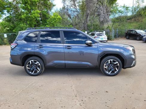 Used 2025 Subaru Forester Premium AWD/4WD image 7