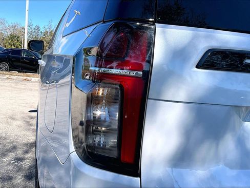 Used 2021 Chevrolet Suburban RST w/ Luxury Package image 29