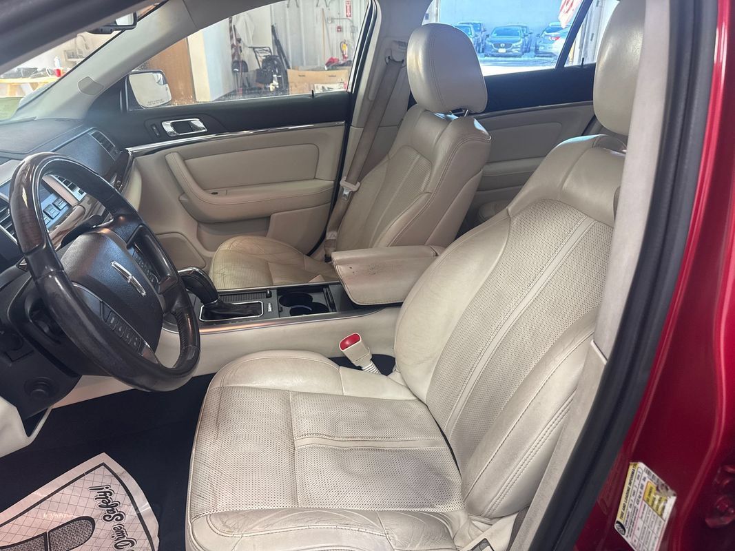 Used 2011 Lincoln MKS FWD image 8