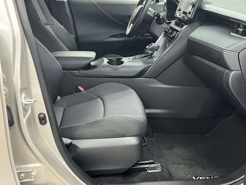 Used 2021 Toyota Venza LE w/ Carpet Mat Package (TMS) AWD/4WD image 24