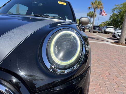 Used 2022 MINI Cooper 2-Door Hardtop image 6