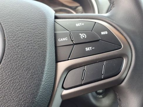 Used 2019 Jeep Cherokee Latitude Plus image 21