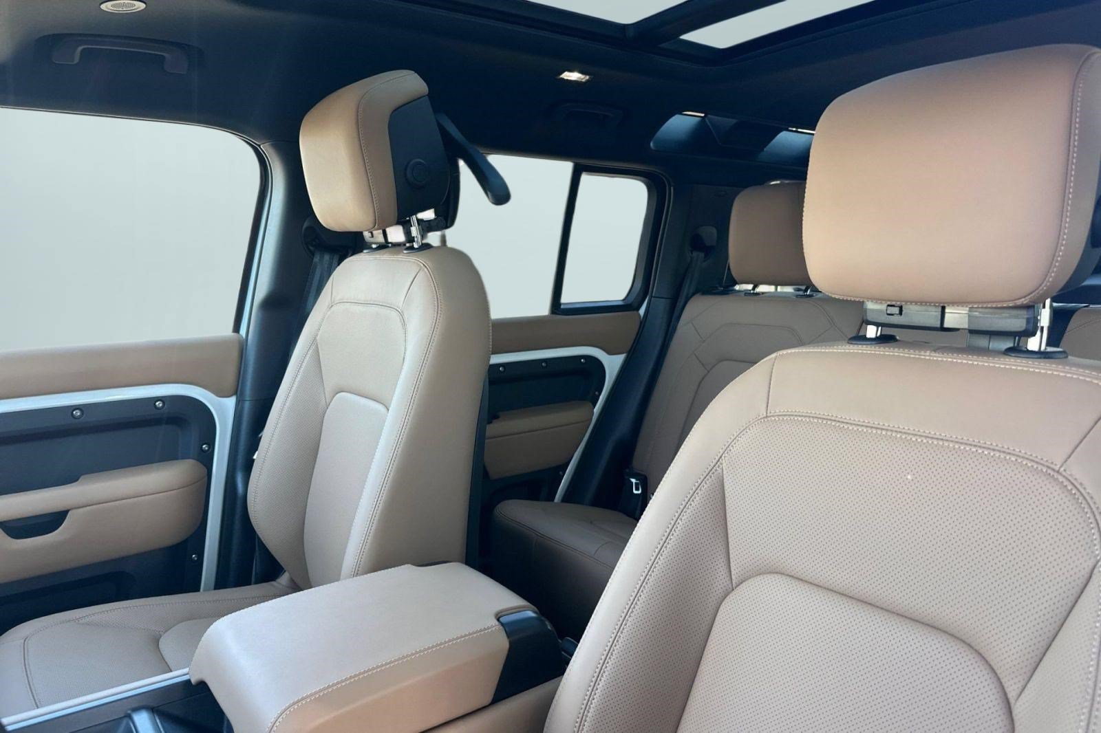 New 2026 Land Rover Defender 110 X-Dynamic SE AWD/4WD image 27