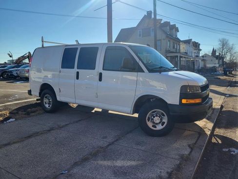 Used 2019 Chevrolet Express 2500 w/ Driver Convenience Package RWD image 3
