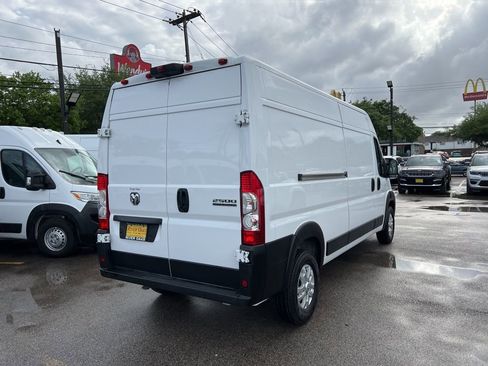 Used 2025 RAM ProMaster 2500 w/ Quick Order Package 22G SLT FWD image 6