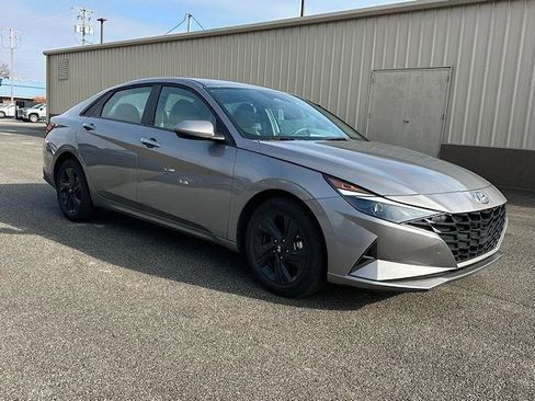 Used 2023 Hyundai Elantra SEL w/ Cargo Package image 12