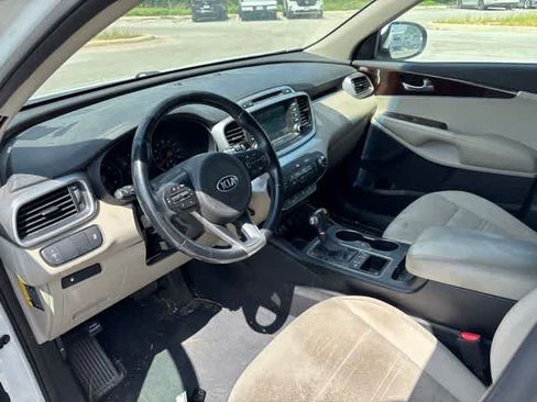 Used 2018 Kia Sorento FWD image 9