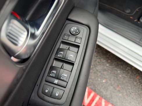 New 2026 Chrysler Pacifica Select FWD image 13