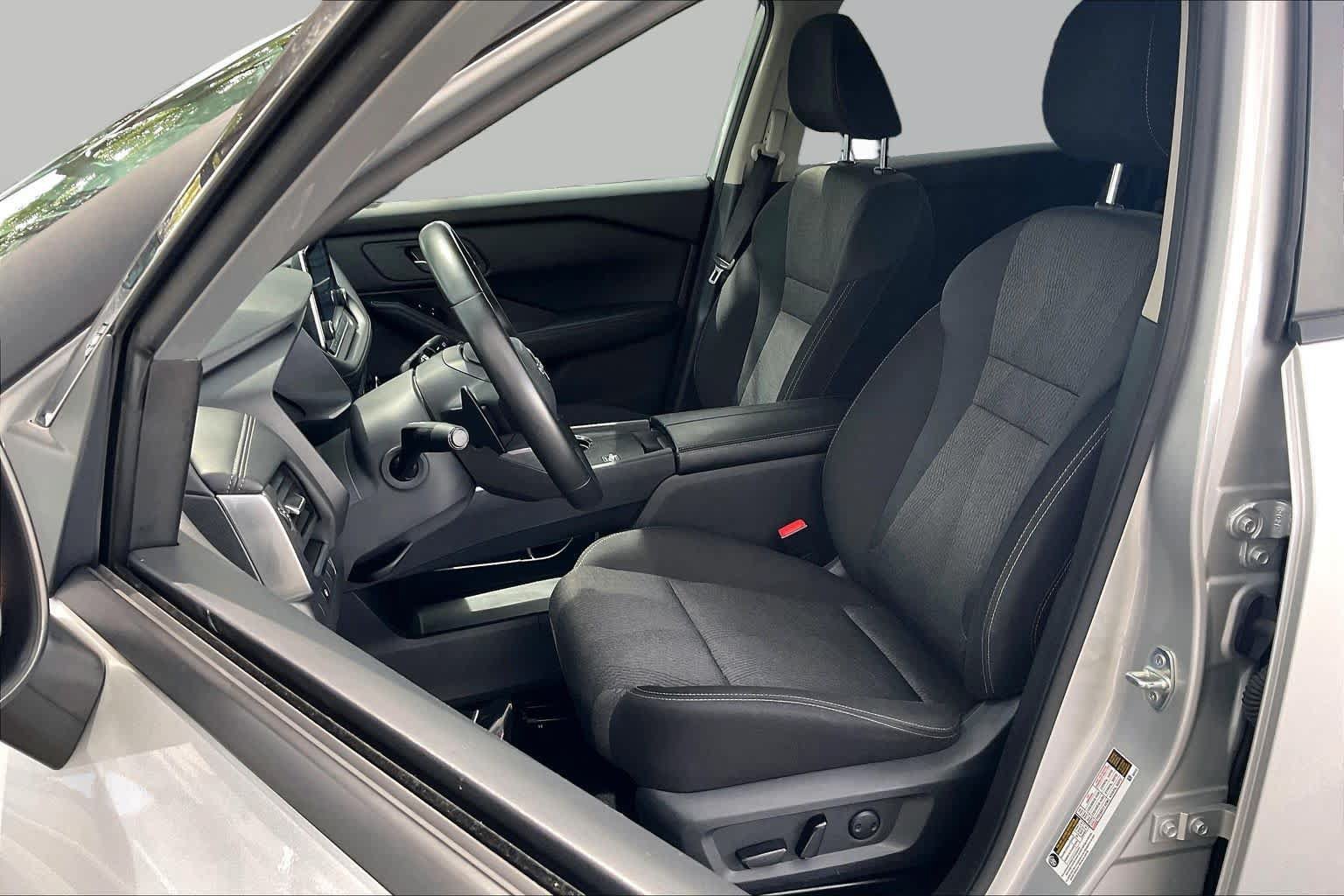 Used 2025 Nissan Rogue SV FWD image 15