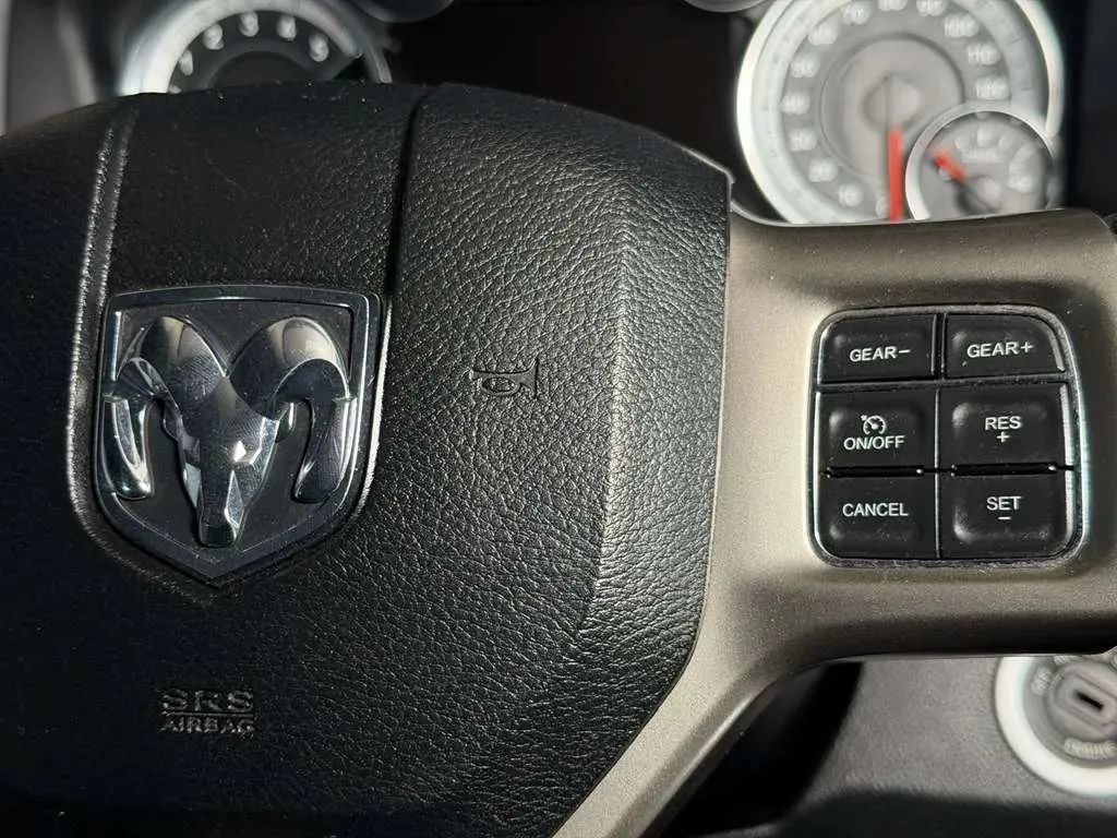 Used 2014 RAM 1500 Laramie RWD image 29