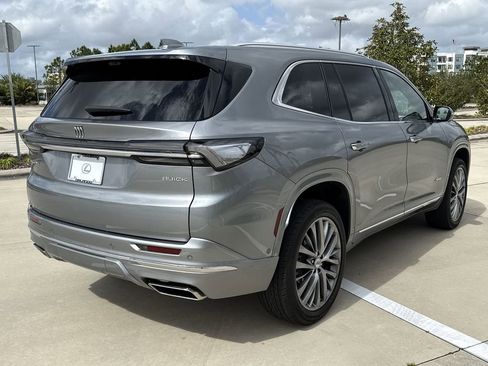 Used 2025 Buick Enclave Avenir w/ Super Cruise Package FWD image 11