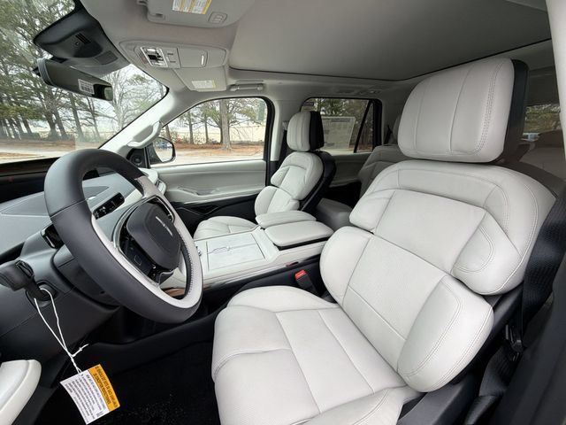 New 2025 Lincoln Navigator Reserve AWD/4WD image 11