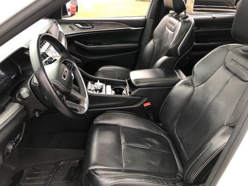 Certified 2022 Jeep Grand Cherokee L Overland w/ Luxury Tech Group IV AWD/4WD image 19