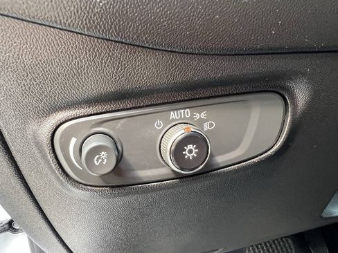 Used 2019 Chevrolet Equinox LT FWD image 24