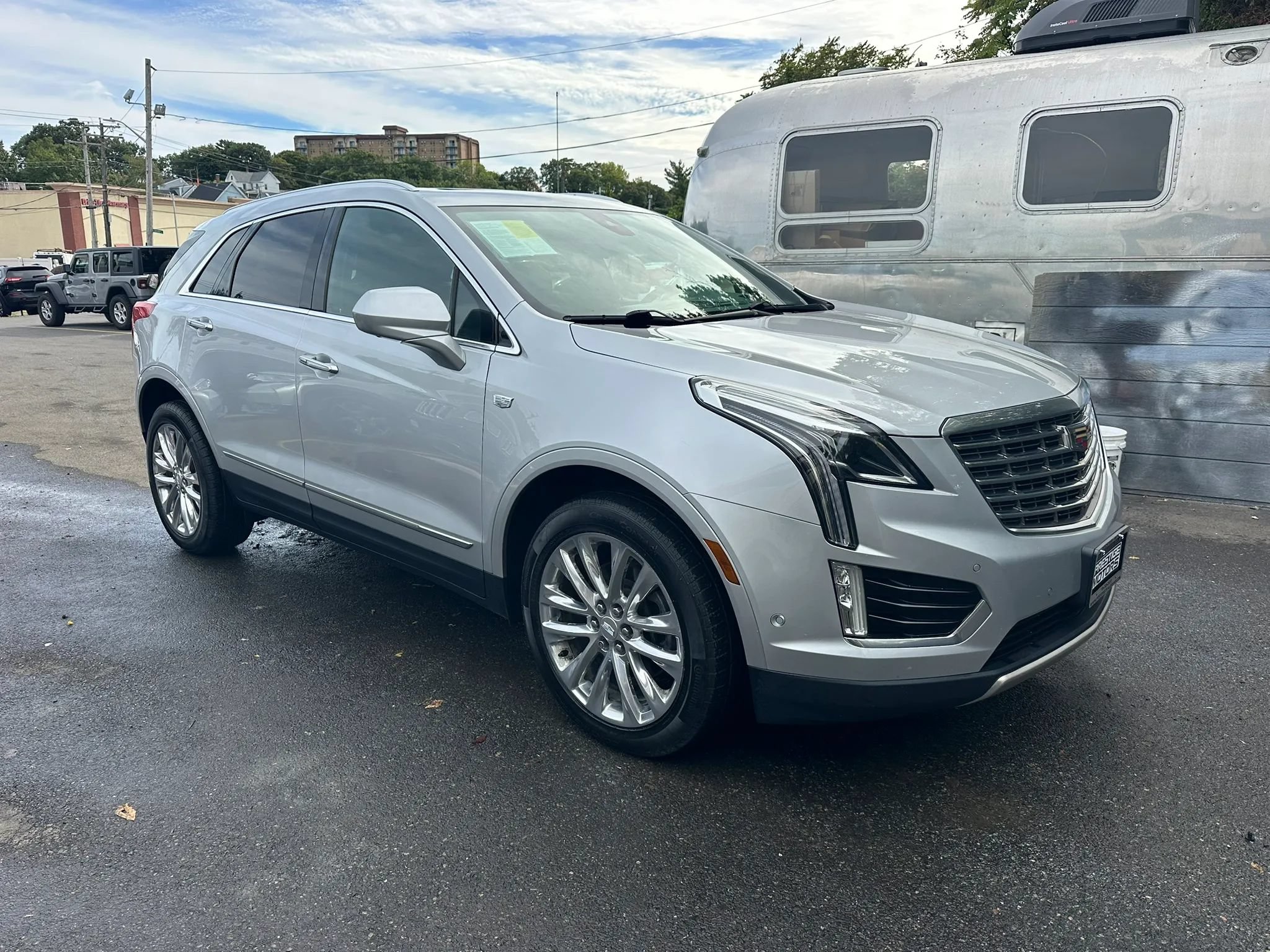 Used 2017 Cadillac XT5 Platinum w/ Driver Assist Package AWD/4WD image 3