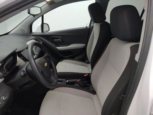 Used 2020 Chevrolet Trax LS w/ Tint and Cruise Package FWD image 17