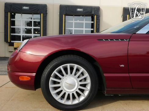 Used 2004 Ford Thunderbird image 32