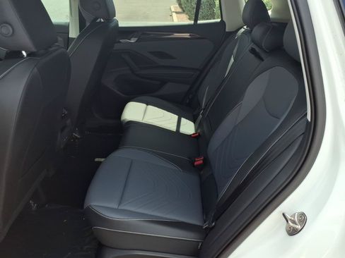 New 2026 Volkswagen Tiguan SE FWD image 13