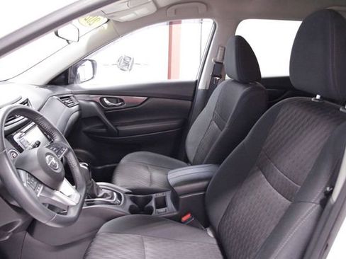 Used 2020 Nissan Rogue SV image 13