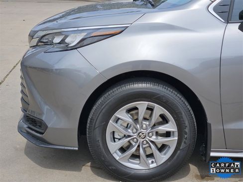 Used 2026 Toyota Sienna LE image 9