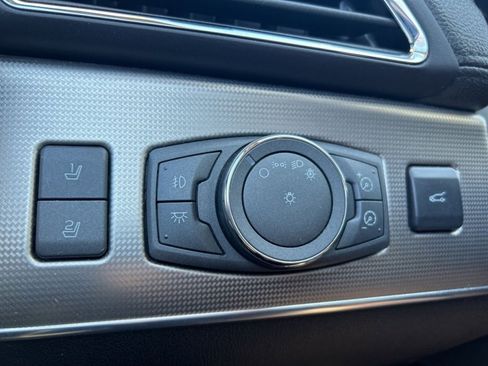 Used 2013 Lincoln MKX FWD image 18