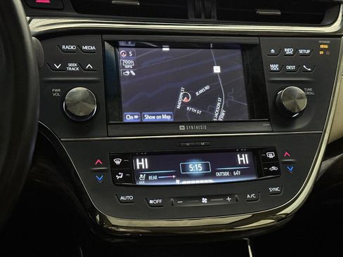 Used 2013 Toyota Avalon Limited w/ Technology Pkg FWD image 30