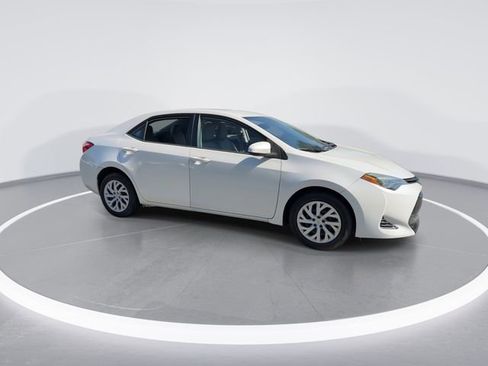 Used 2019 Toyota Corolla LE FWD image 2