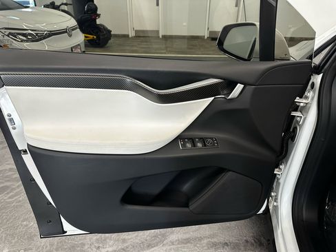 Used 2017 Tesla Model X 75D image 12