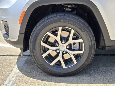 New 2025 Jeep Grand Cherokee L Limited w/ Trailer Tow Package AWD/4WD image 10