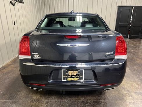 Used 2019 Chrysler 300 Limited w/ Safetytec Plus Group image 9