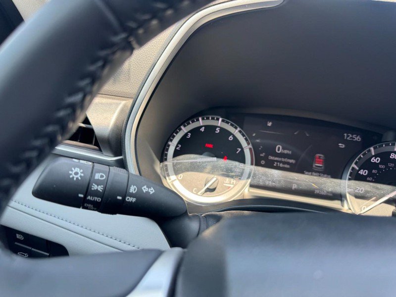 Used 2022 Toyota Highlander XLE AWD/4WD image 20