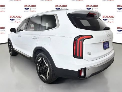 Used 2024 Kia Telluride EX w/ EX Captain's Chair Package FWD image 6